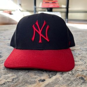 NY YANKEE SNAPBACK HAT